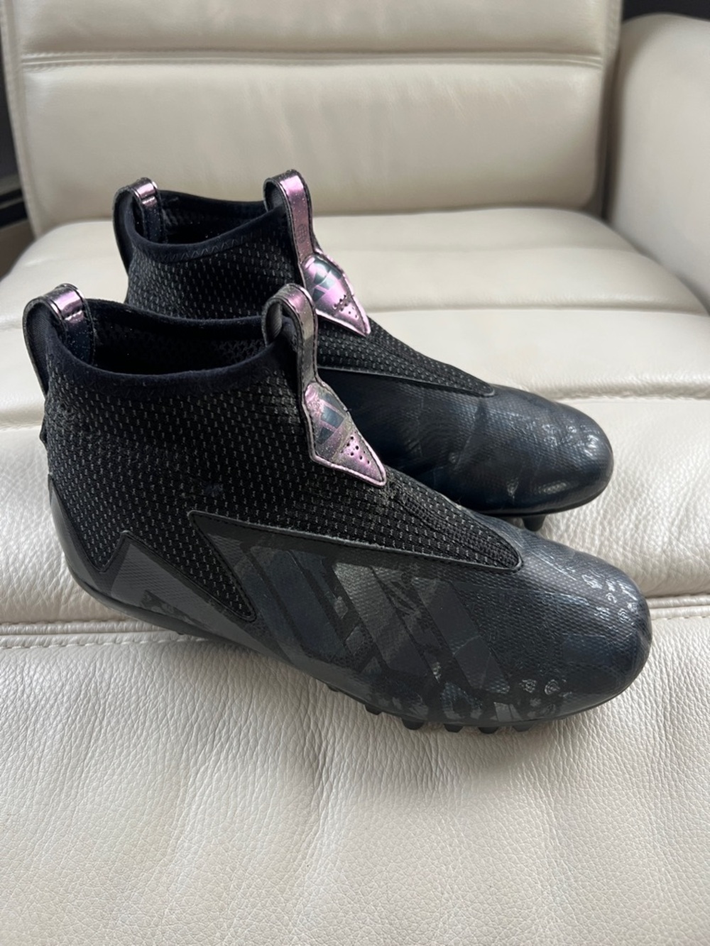 Adidas football laceless mid cleat youth size 4